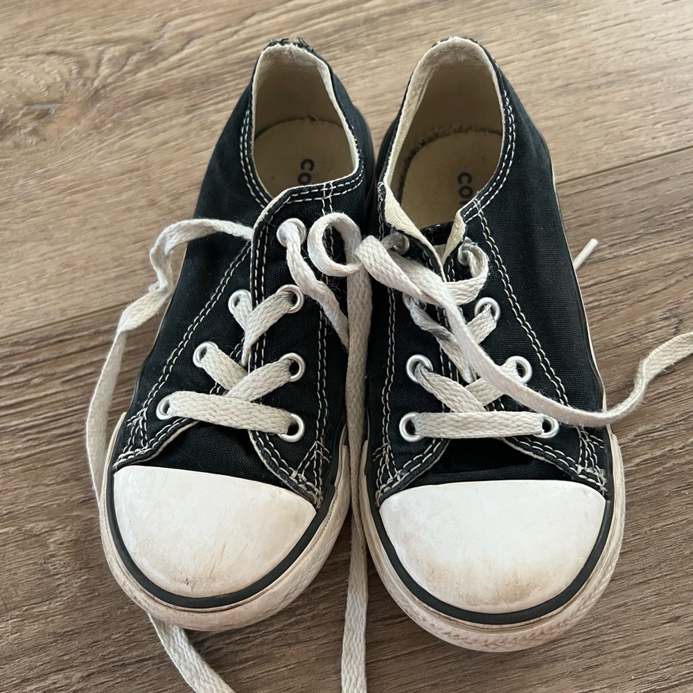 Toddler size 9 Converse